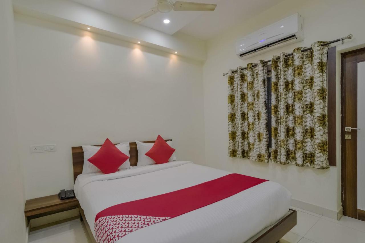 Neema Residency Hotel Anantapur Buitenkant foto