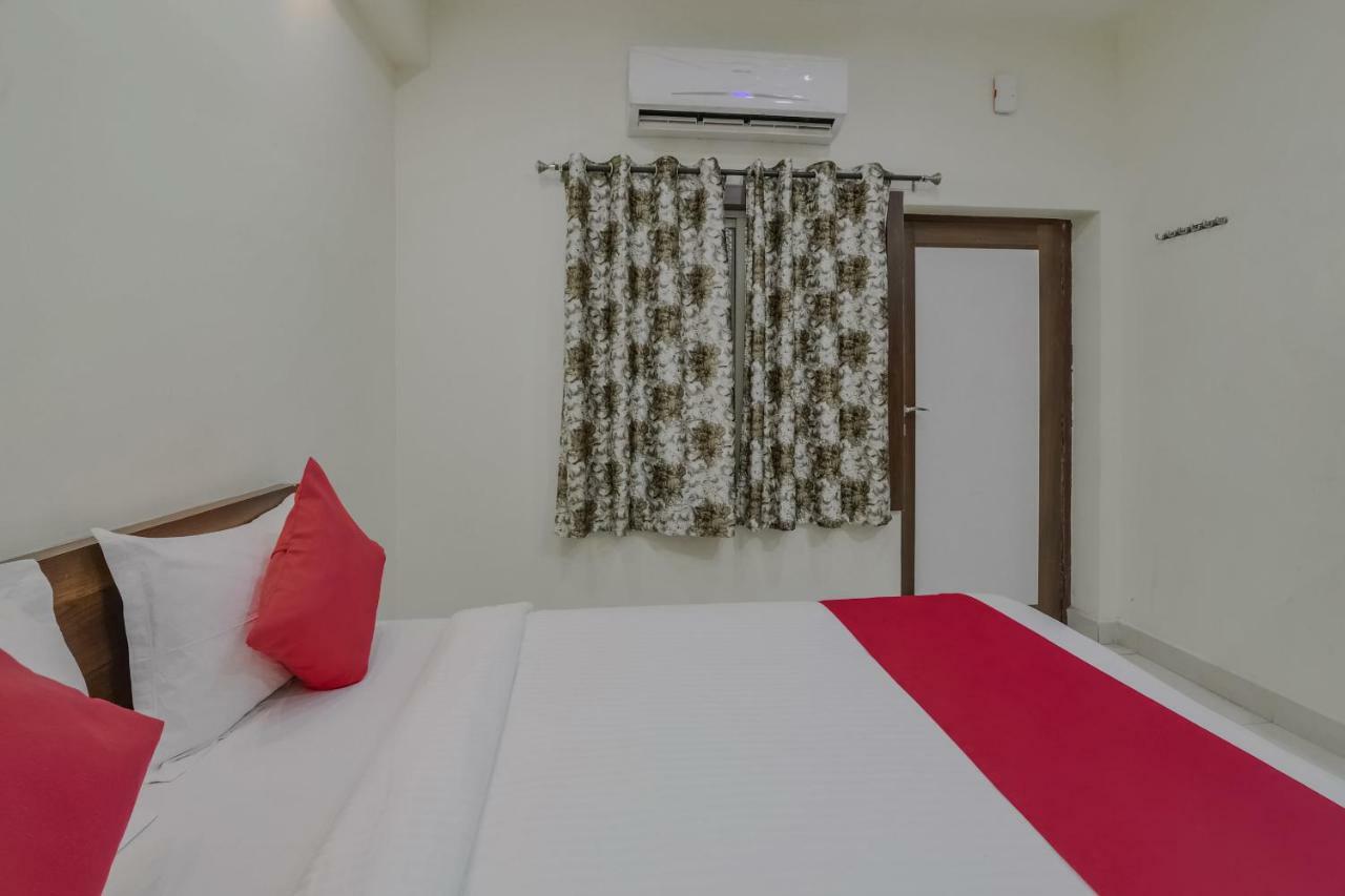 Neema Residency Hotel Anantapur Buitenkant foto