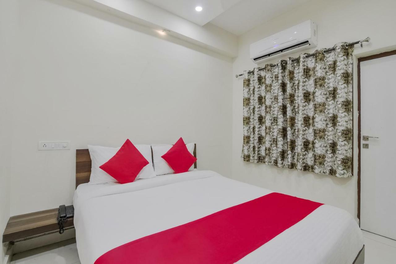Neema Residency Hotel Anantapur Buitenkant foto